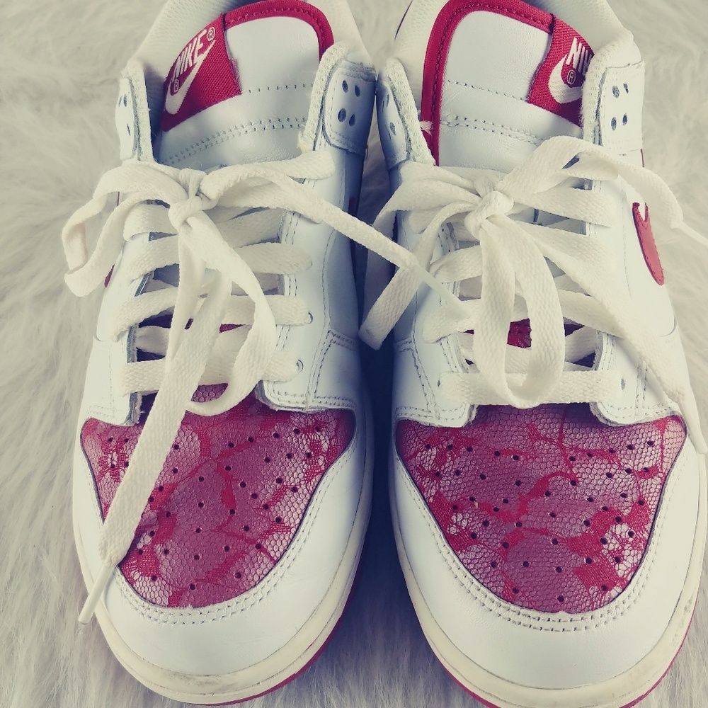 Low Nike dunks with floral design